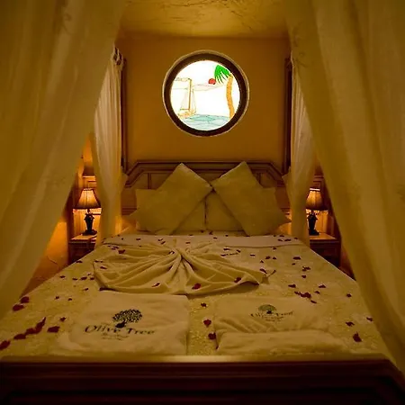 The Olive Tree (adults Only) מלון 3*